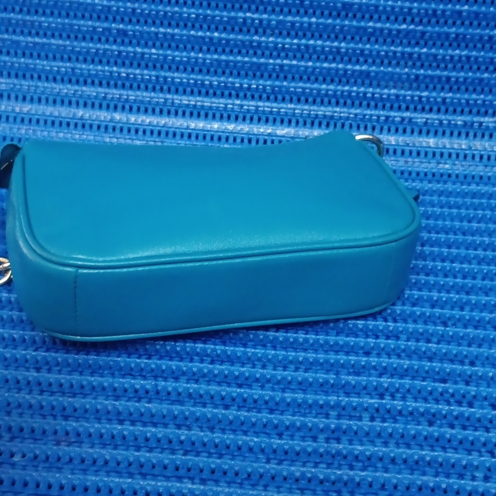 Coach - Picture 3 of 11